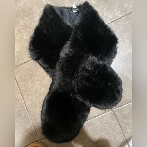 Babaton Elegant Black Faux Fur Wrap